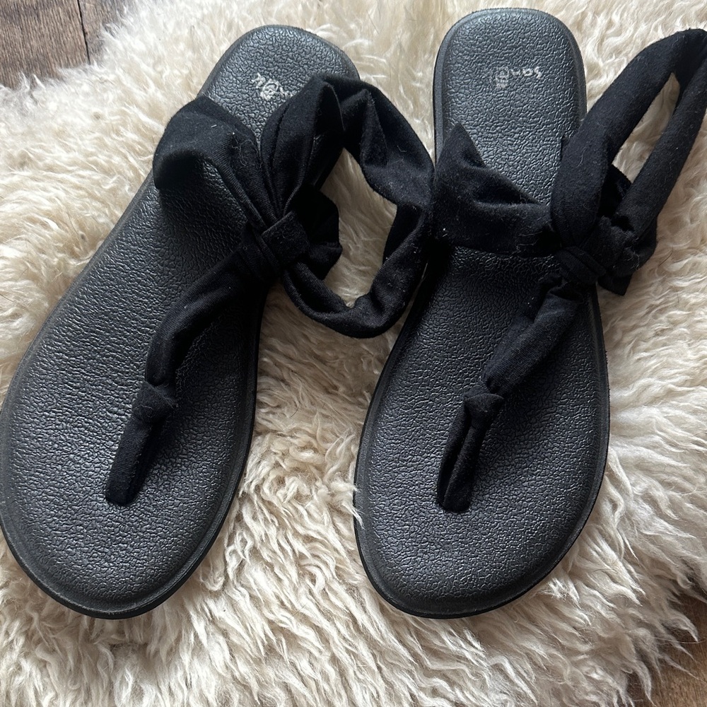 Sanuk Black Knotted Sandals